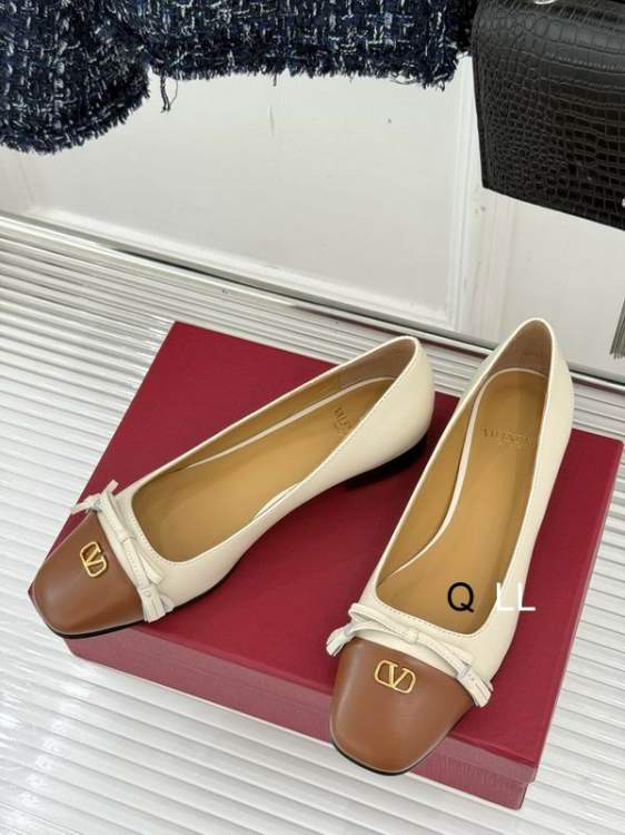 Picture of Valentino Shoes _SKUValentinosz35-40LL080119979